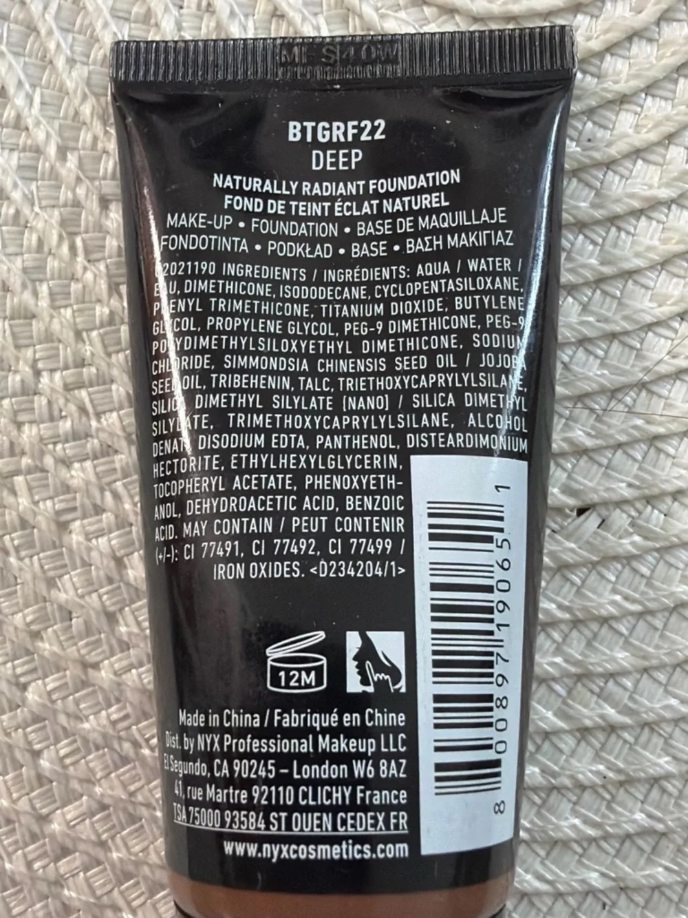 NYX Born To Glow Naturally Radiant Foundation - Deep